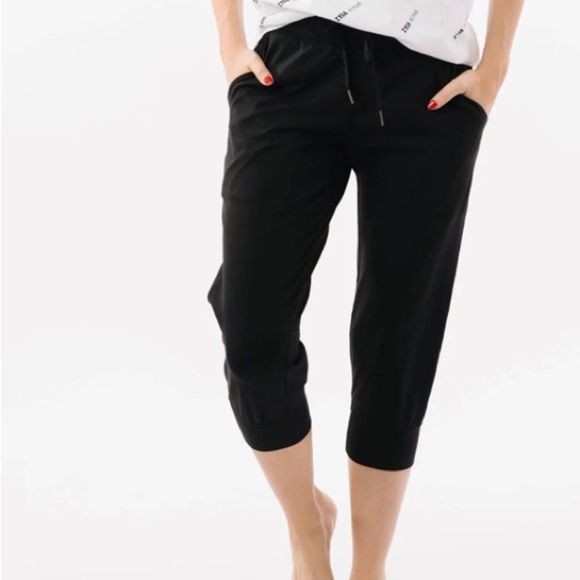 ZYIA Pants - Black Ascend Capri Joggers EUC Zyia small-new no tags (sorry fell off)
